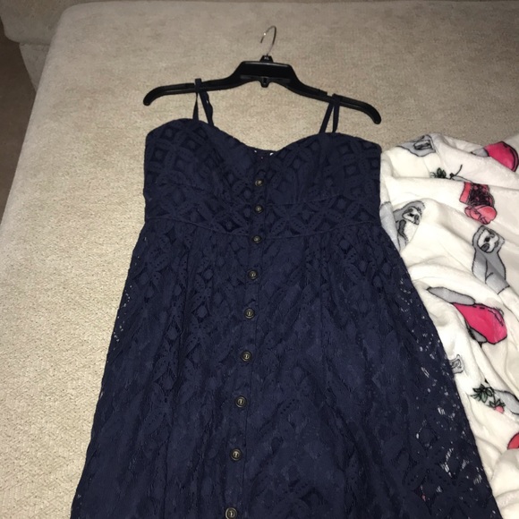 🔥 Lace Navy Dress 🔥 - Picture 4 of 5